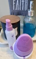 Avis vérifié - Cliente heureuse avec brosse nettoyante PureGlow rose